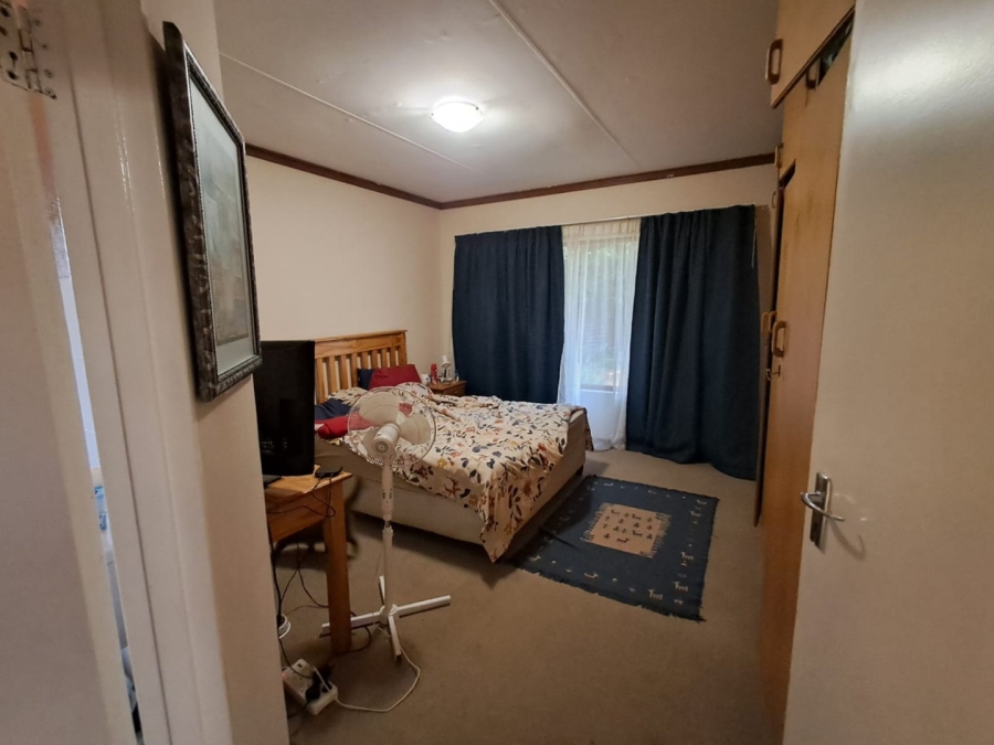 5 Bedroom Property for Sale in Langenhovenpark Free State